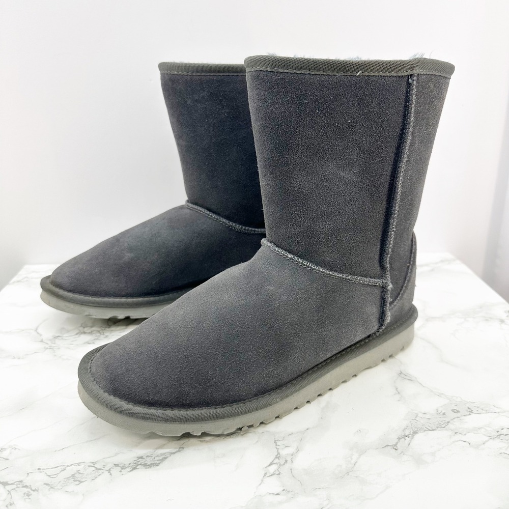 UGG Classic Short II Boots Women Size 9 Grey Suede Sheepskin 5825 Comfy